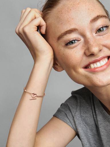 Pulsera Pandora Moments Cadena de Serpiente con cierre en T y Corazón