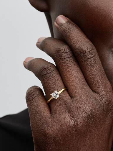 Anillo Solitario Corazón Brillante