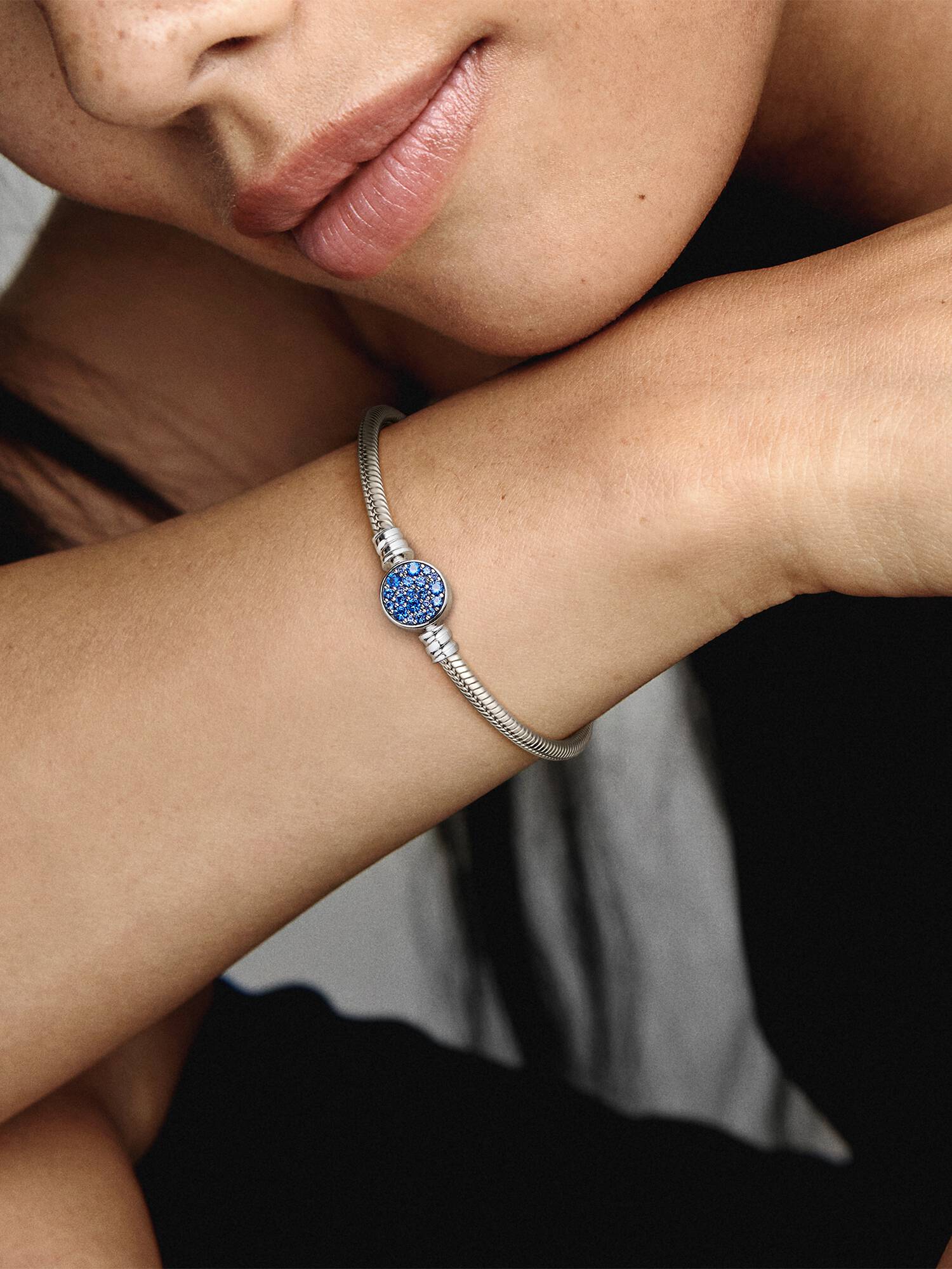 Pulsera Diseño Cola de Ratón con Cierre Disco Azul Brillante