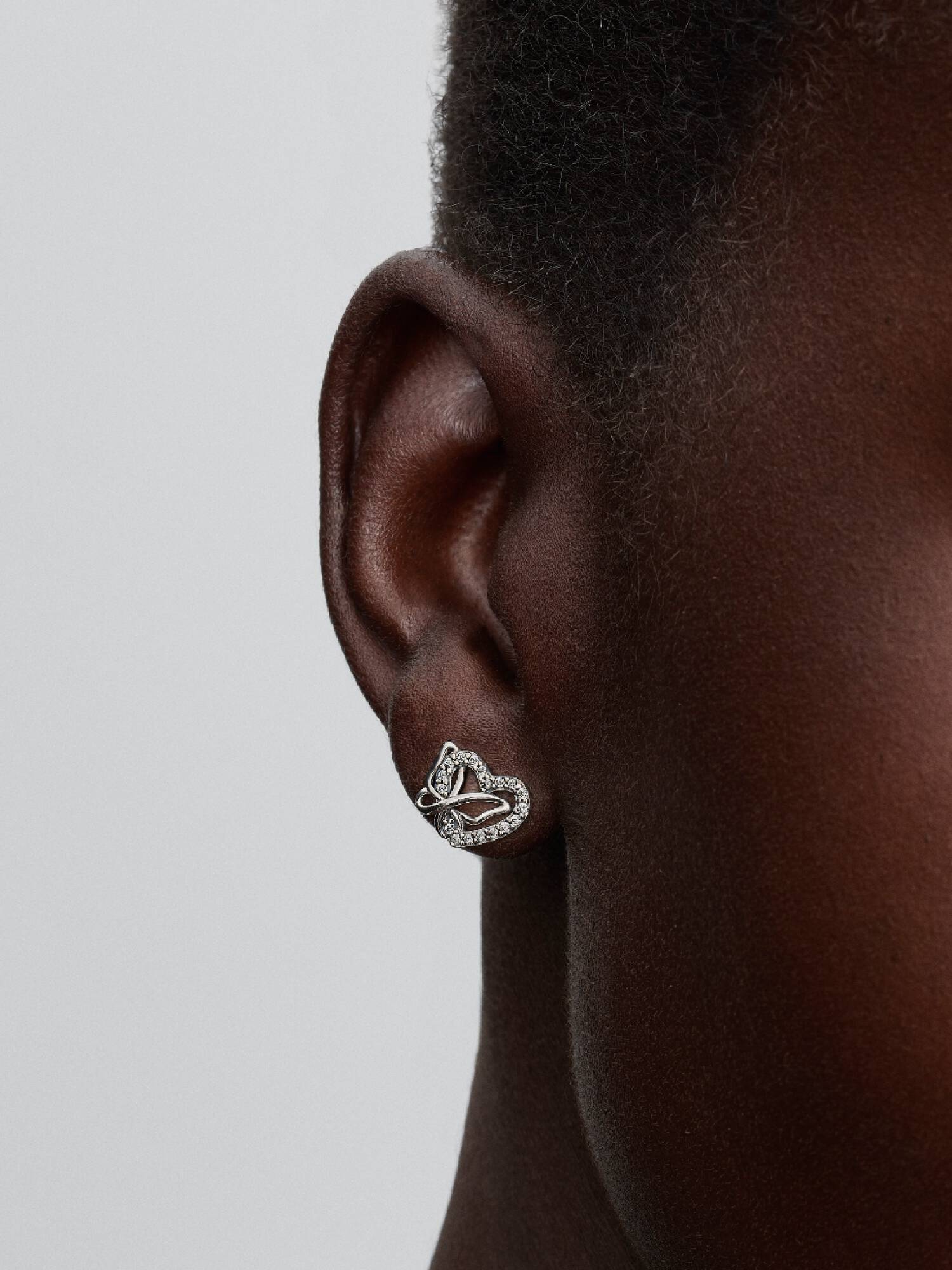 Pendientes de botón Corazón y Mariposa Entrelazados