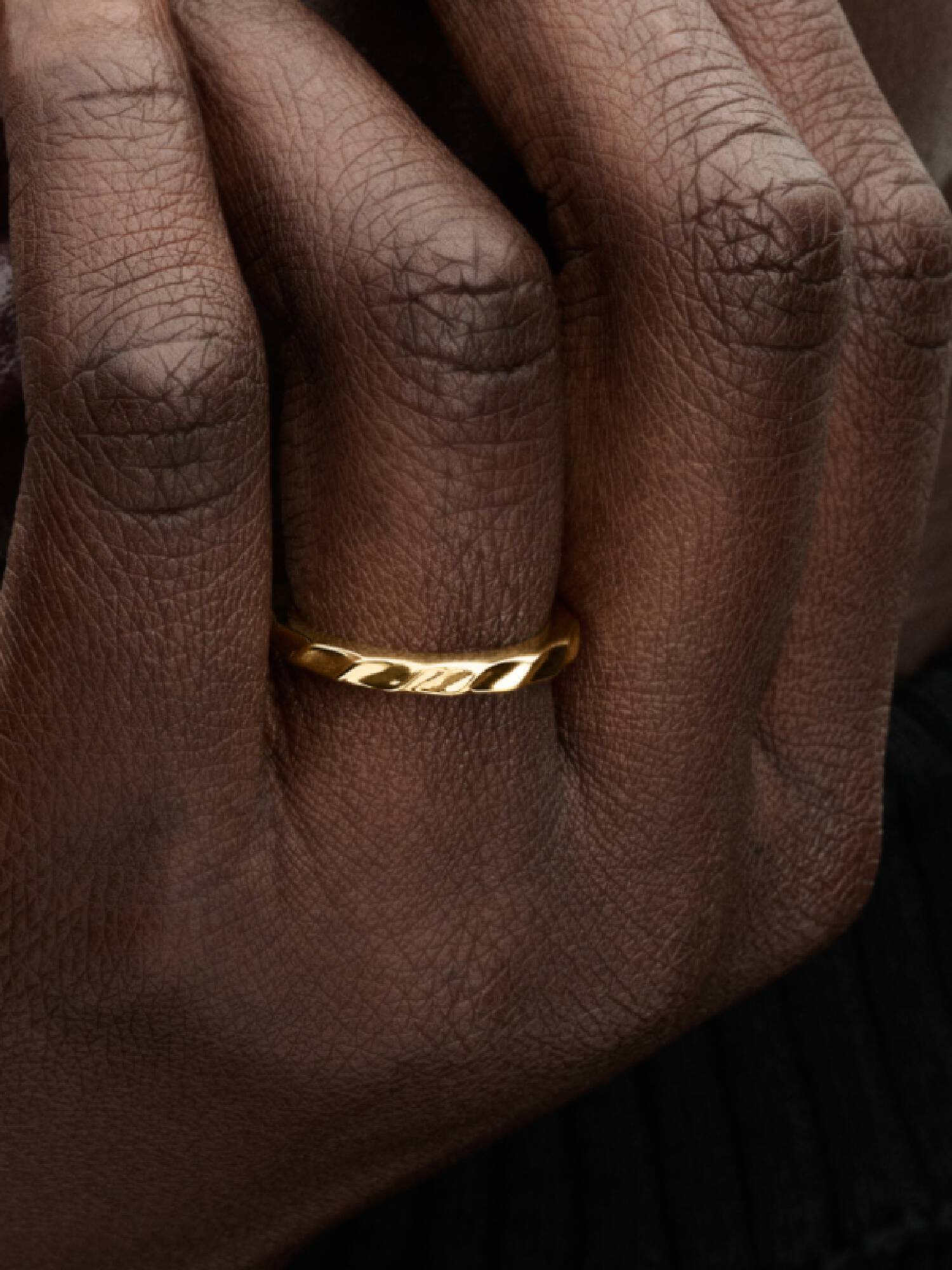 Anillo Banda Ondulada