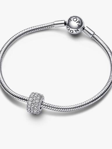 Charm Triple Fila Brillante en Pavé