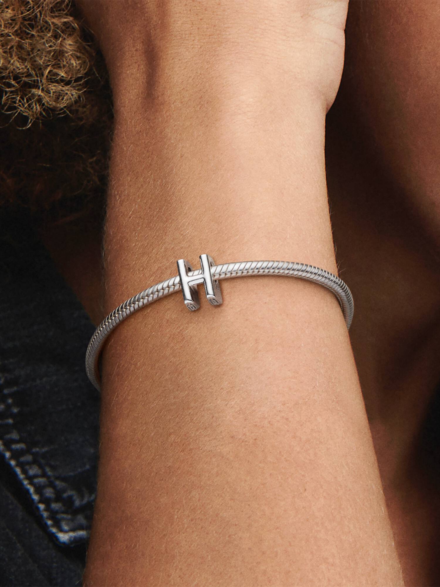 Charm en plata de ley Letra H