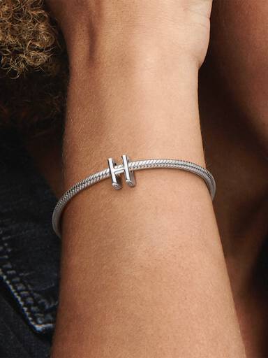 Charm en plata de ley Letra H