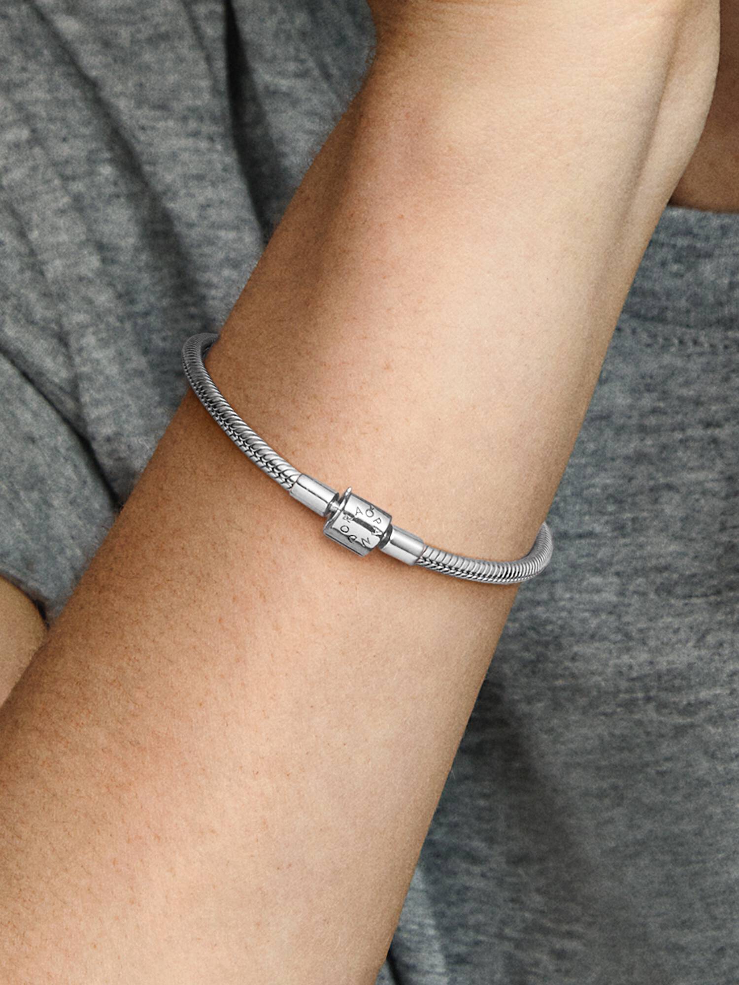 Pulsera Pandora Moments Cadena de Serpiente con Cierre de Barril
