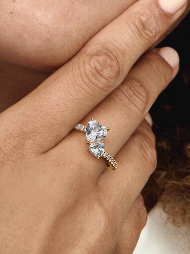 Anillo con un recubrimiento de oro de 14k Corazón Doble Brillante