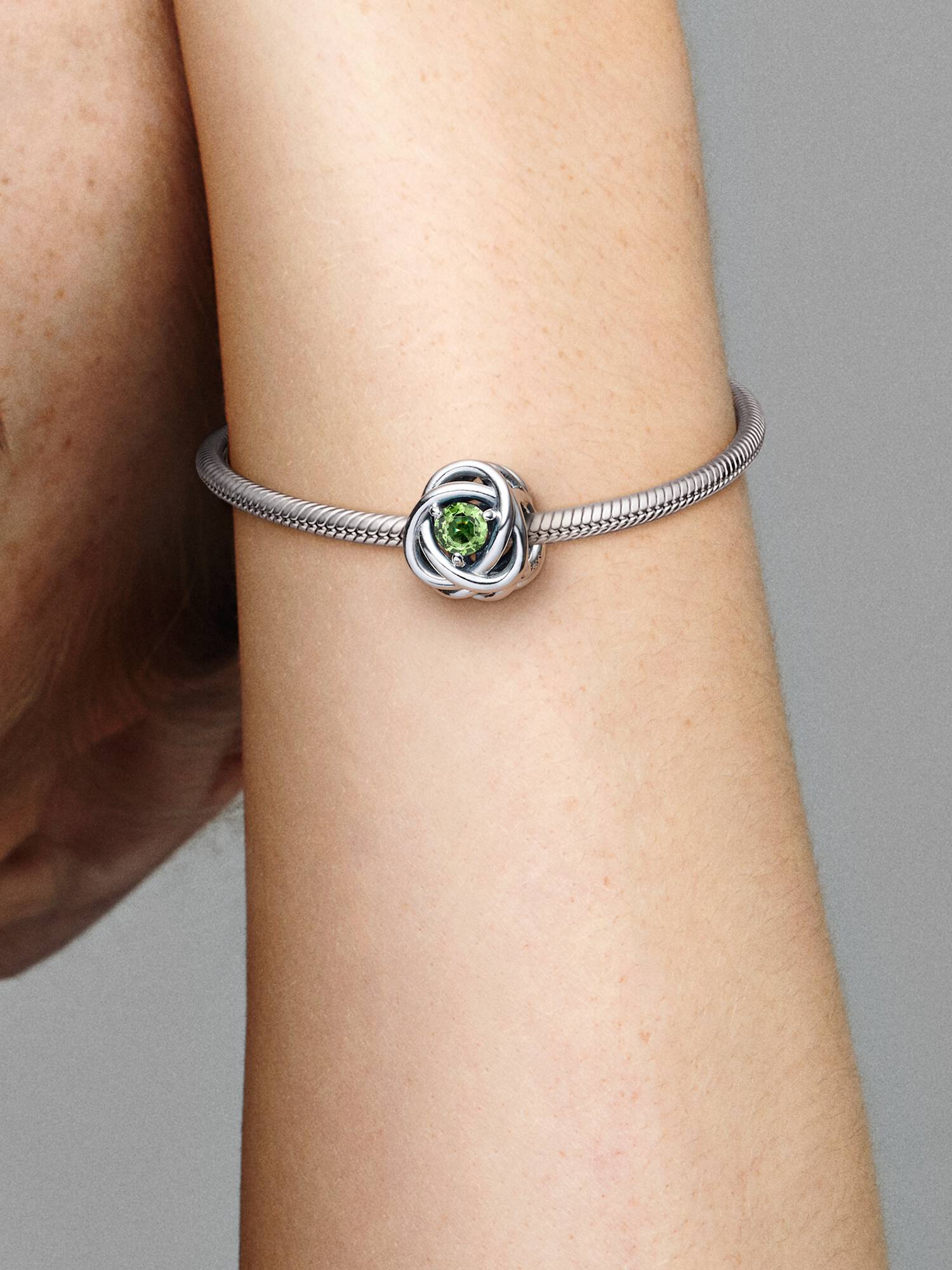 Charm Círculo Eternity Agosto