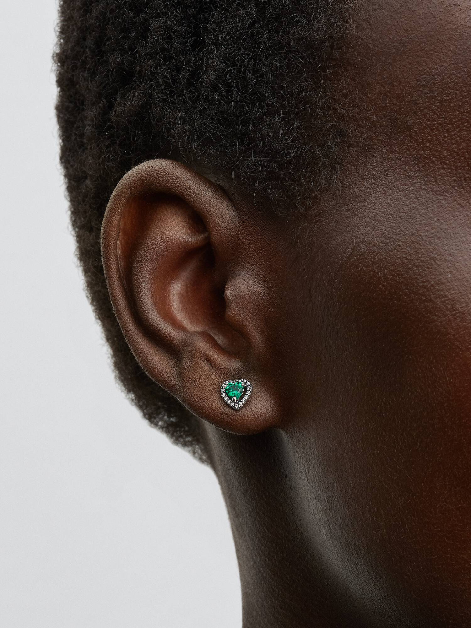 Pendientes de Botón Corazón Elevado Verde