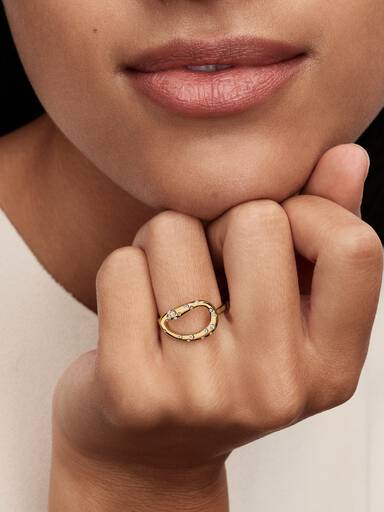 Anillo Forma Orgánica con Gemas Engastadas