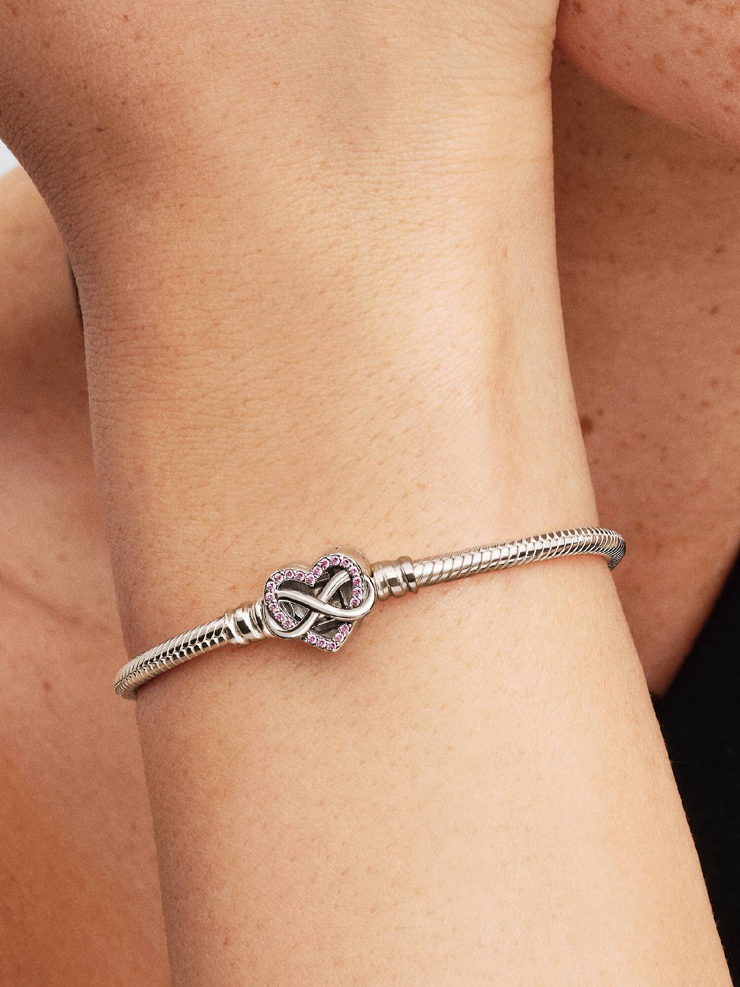 Pulsera de Cadena de Serpiente con Cierre de Corazón Infinito Rosa Brillante