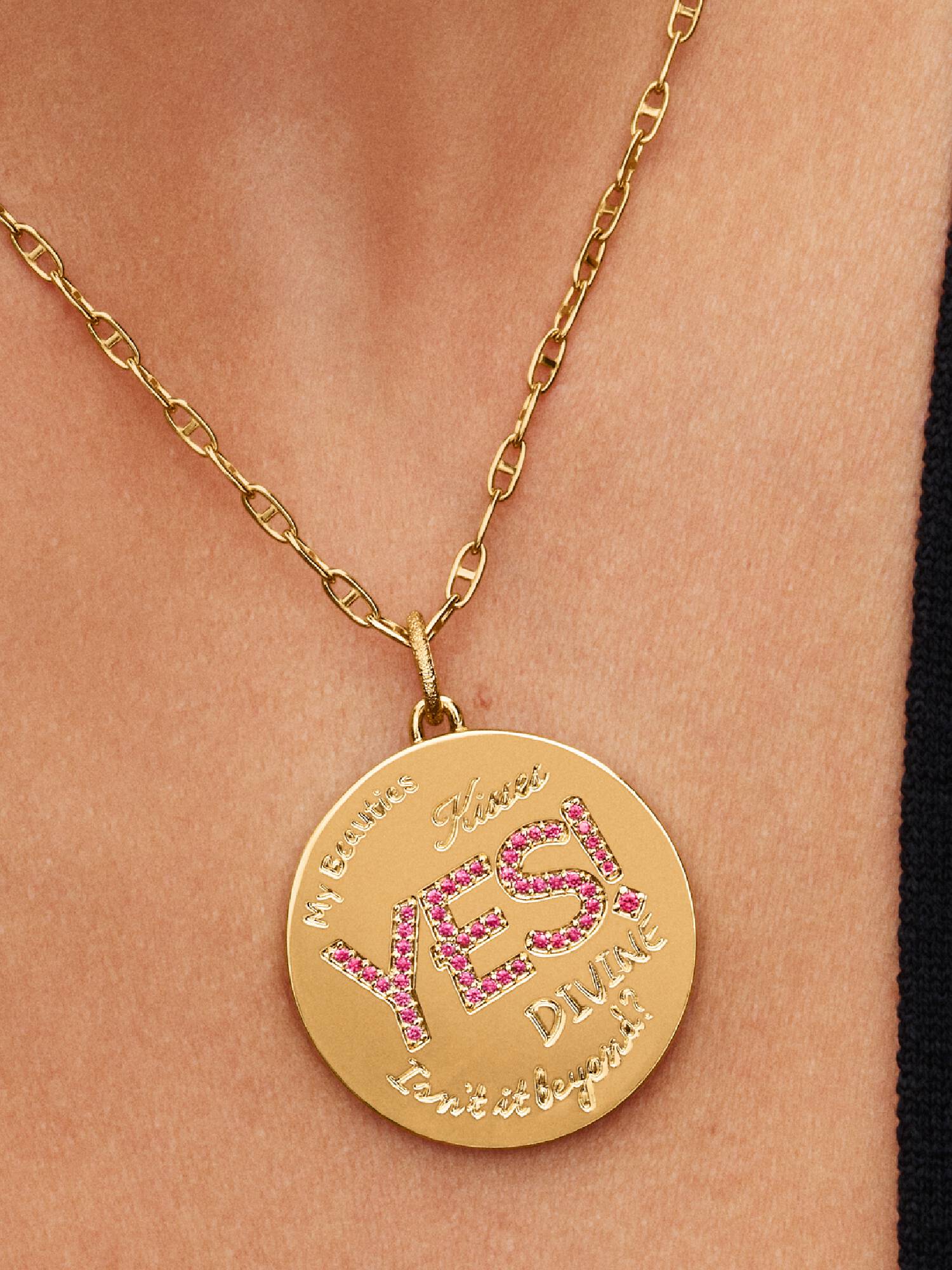 Charm Medallón XL Mantra de la Belleza de Pat McGrath