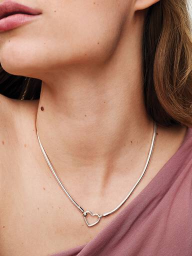 Collar de Cadena de Serpiente con Cierre de Corazón
