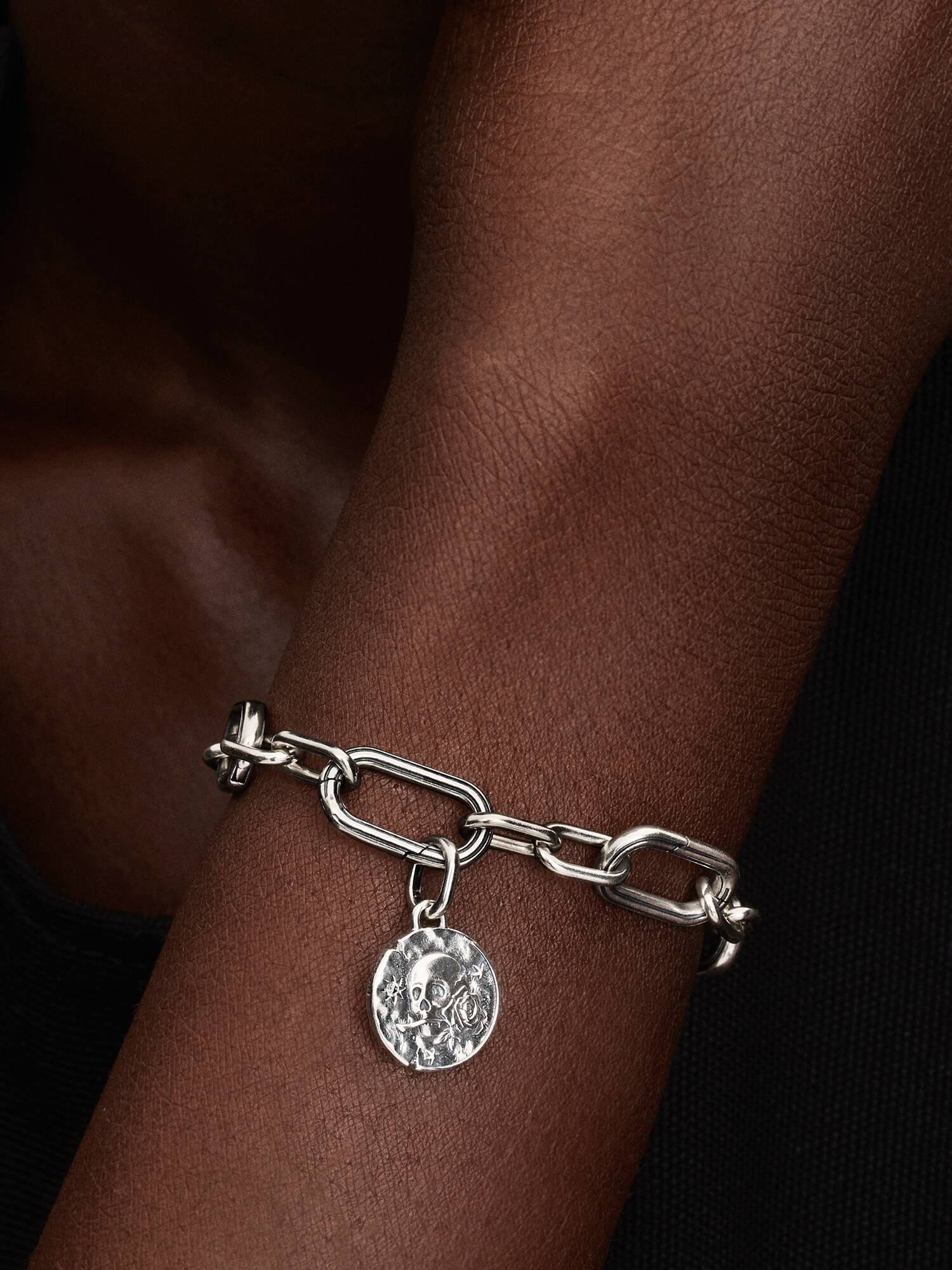 Charm Medallón Calavera