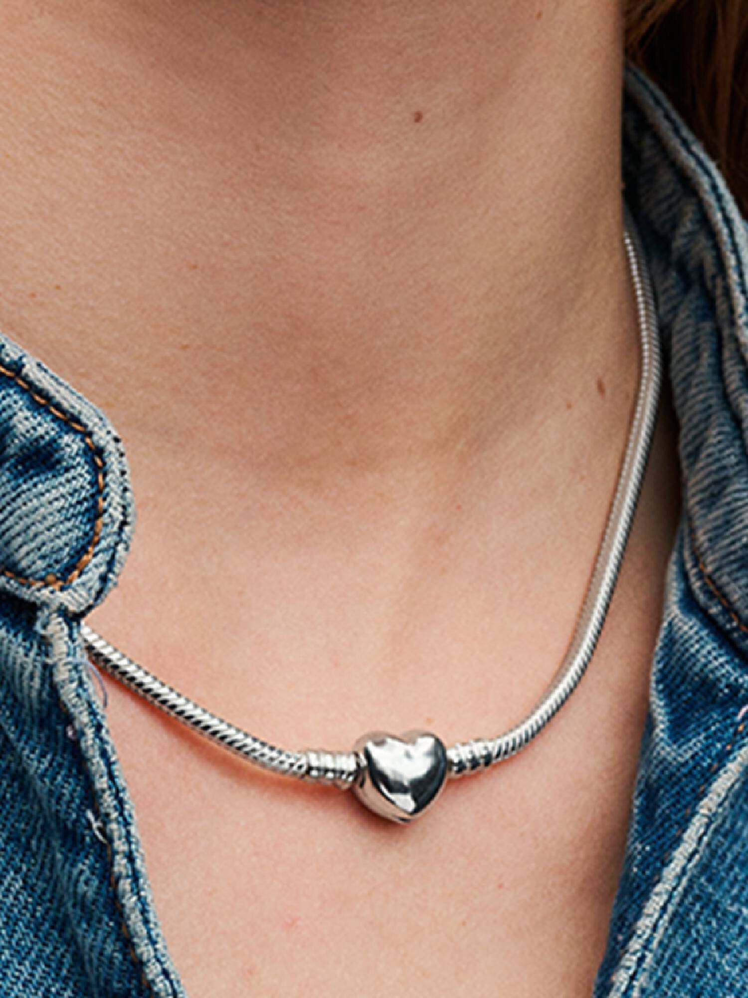 Collar de Cadena de Serpiente con Cierre de Corazón