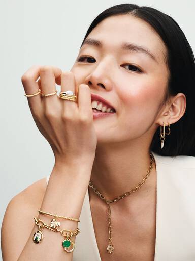 Charm Medallón de Abeja