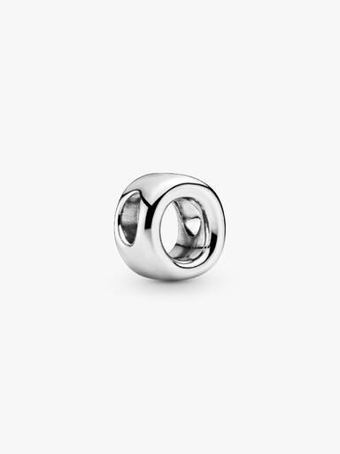 Charm en plata de ley Letra O
