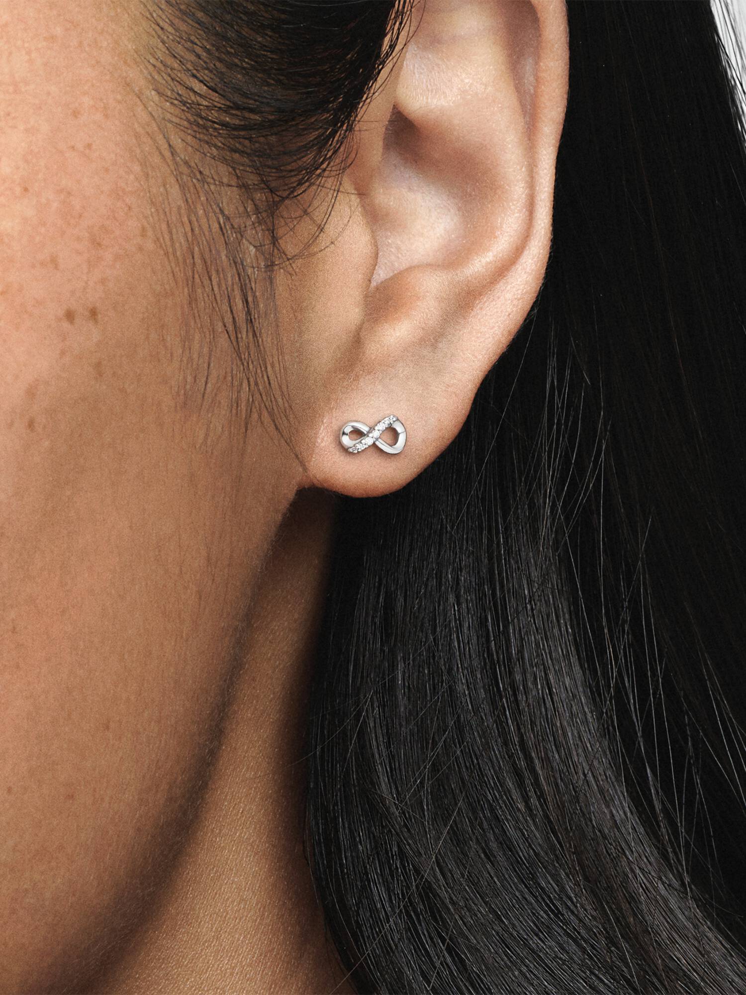 Pendientes de Botón Infinito Brillante