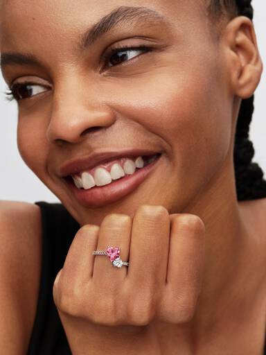 Anillo Brillante Doble Corazón Rosa y Transparente