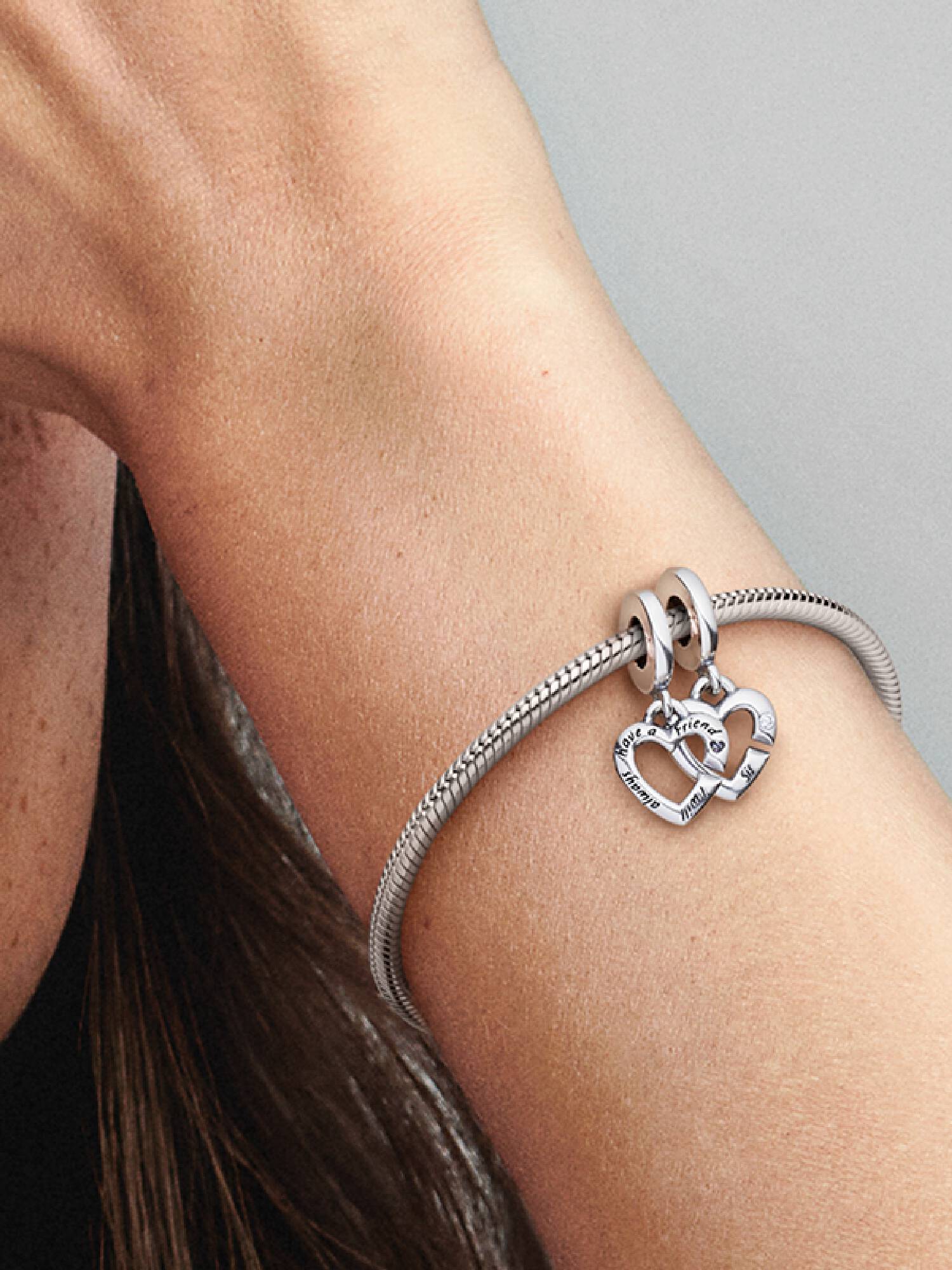 Charm Colgante Hermanas Unidas Corazones Divididos