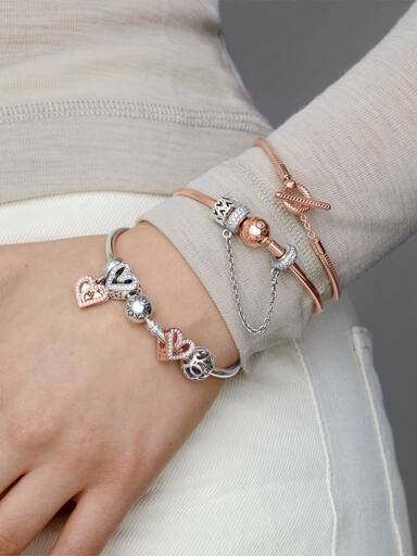 Pulsera Rígida con Cierre del Logotipo