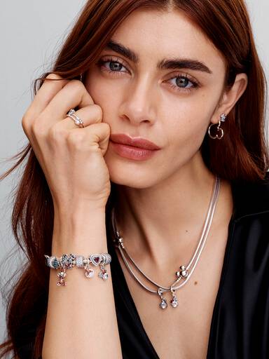Collar Pandora Moments Cadena de Serpiente con Cierre de Mickey Mouse de Disney