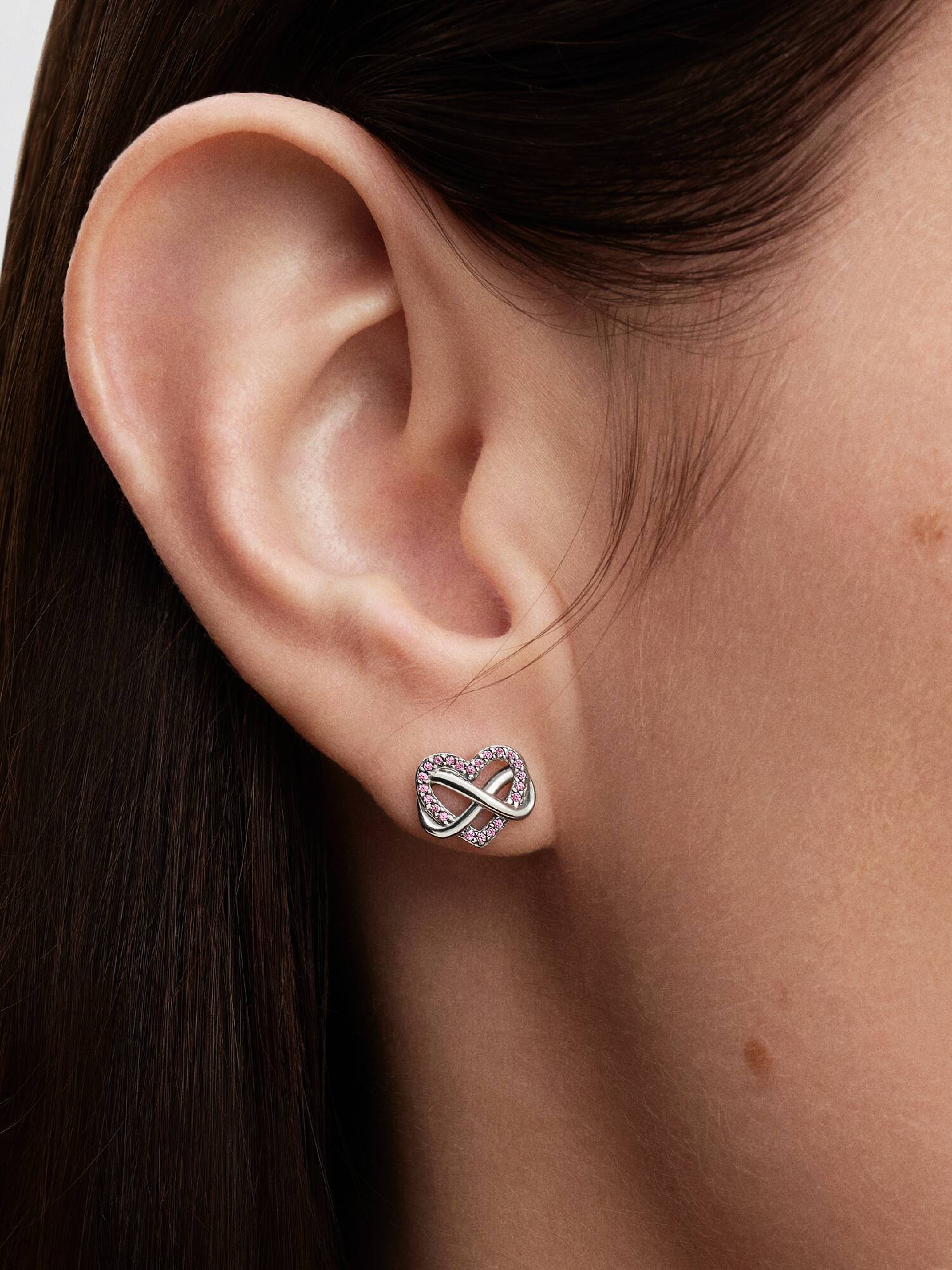 Pendientes de Botón Corazón Infinito Rosa Brillante