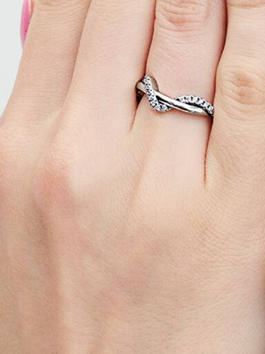 Anillo Onda Entrelazada Brillante