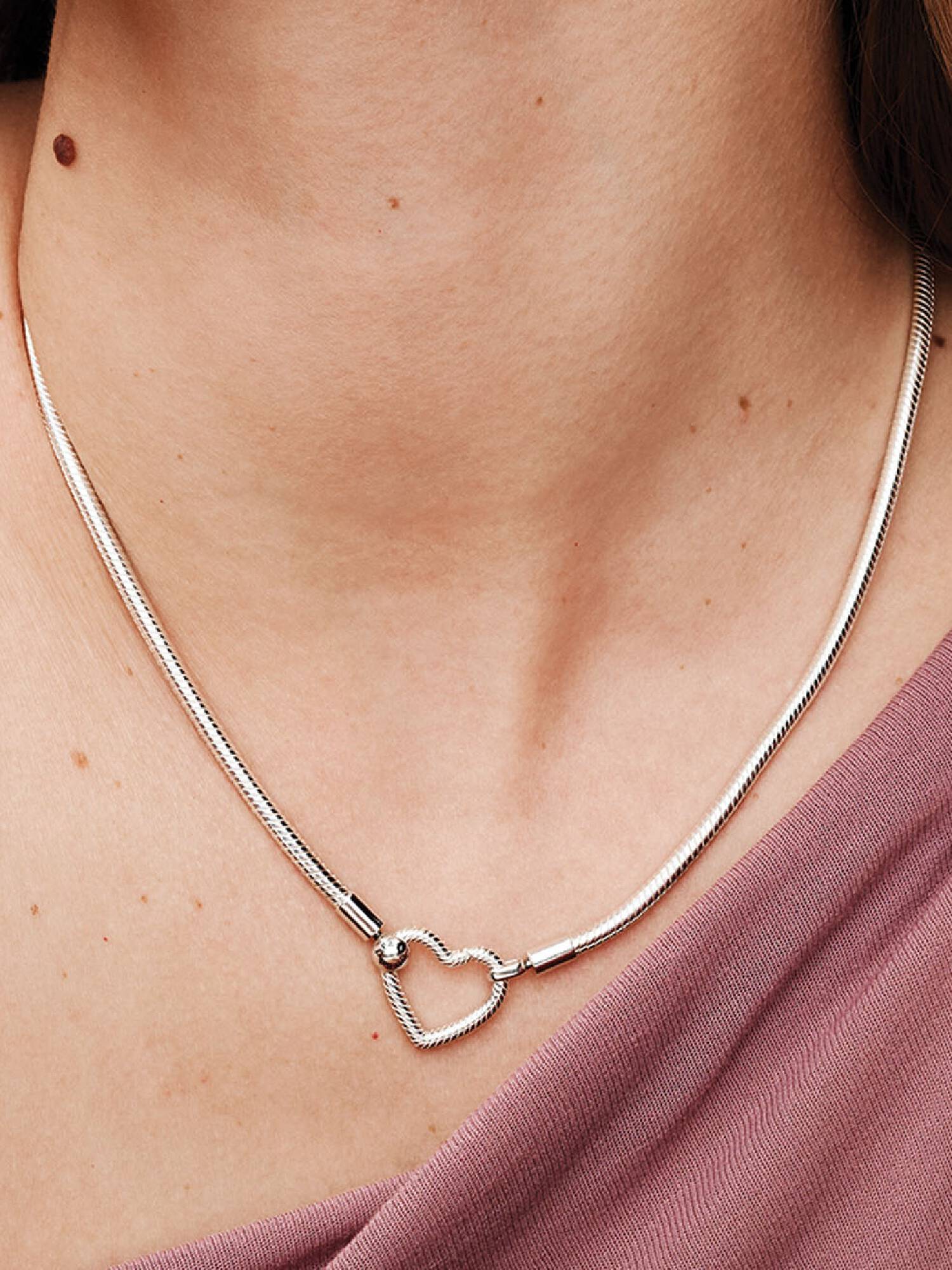 Collar de Cadena de Serpiente con Cierre de Corazón