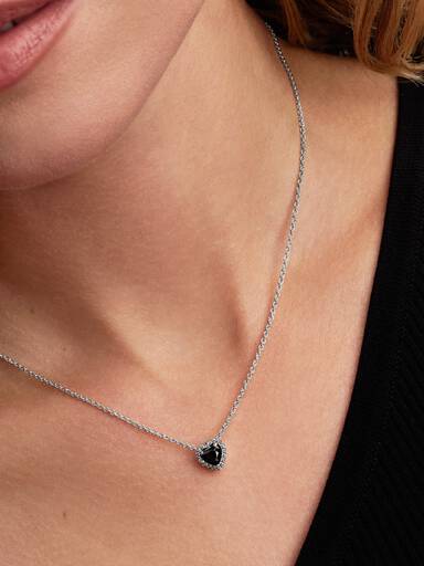 Collar Corazón en Relieve