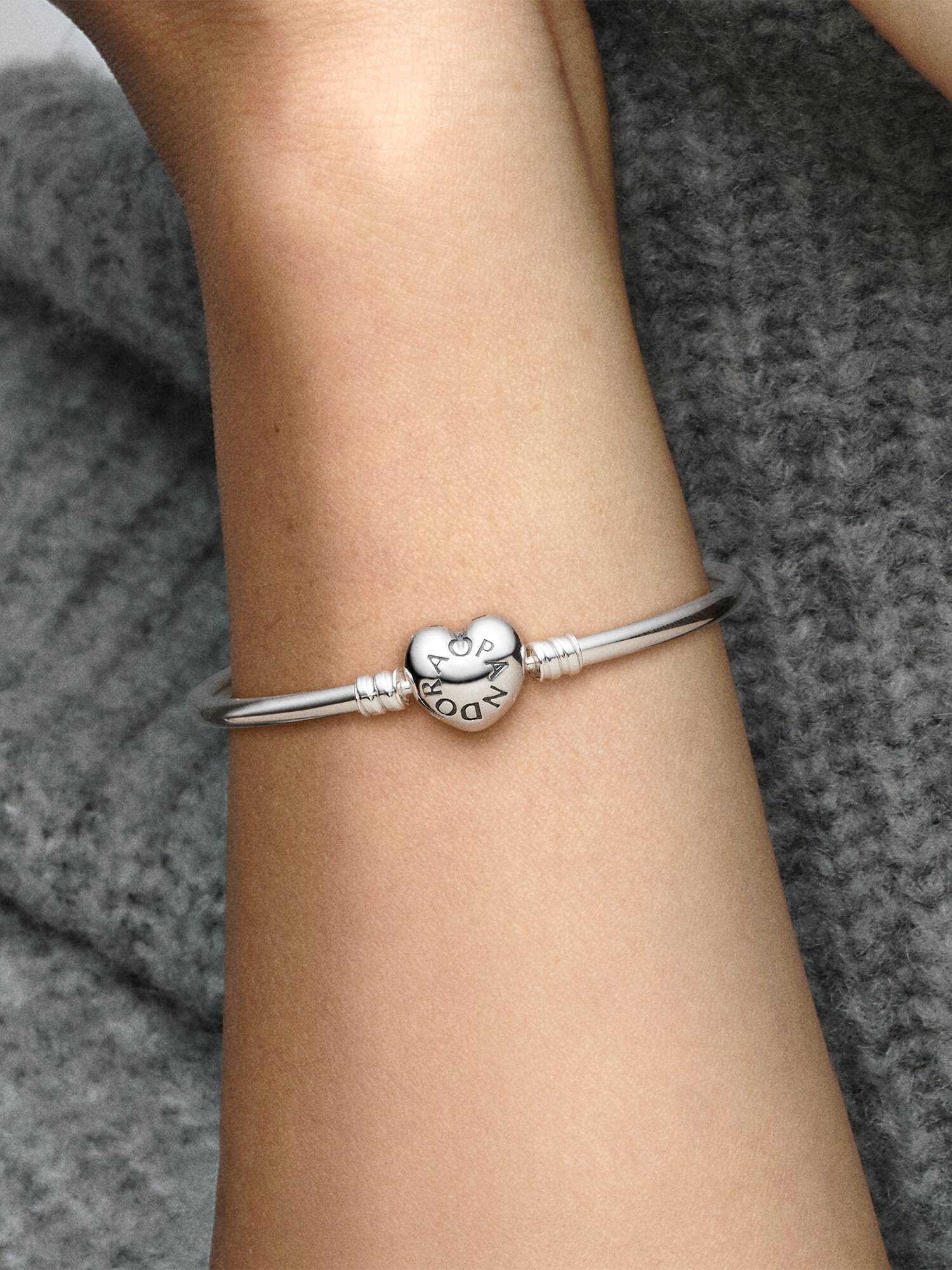 Pulsera Rígida Cierre de Corazón Logotipo