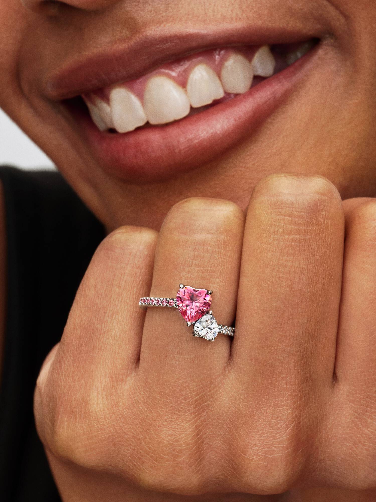 Anillo Brillante Doble Corazón Rosa y Transparente