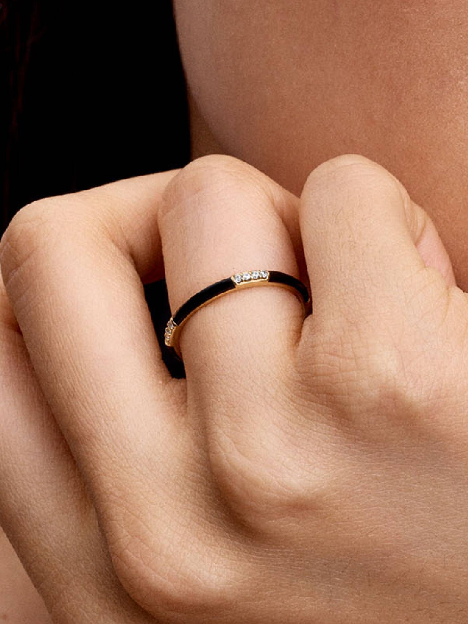 Anillo Esmalte Negro y Gemas