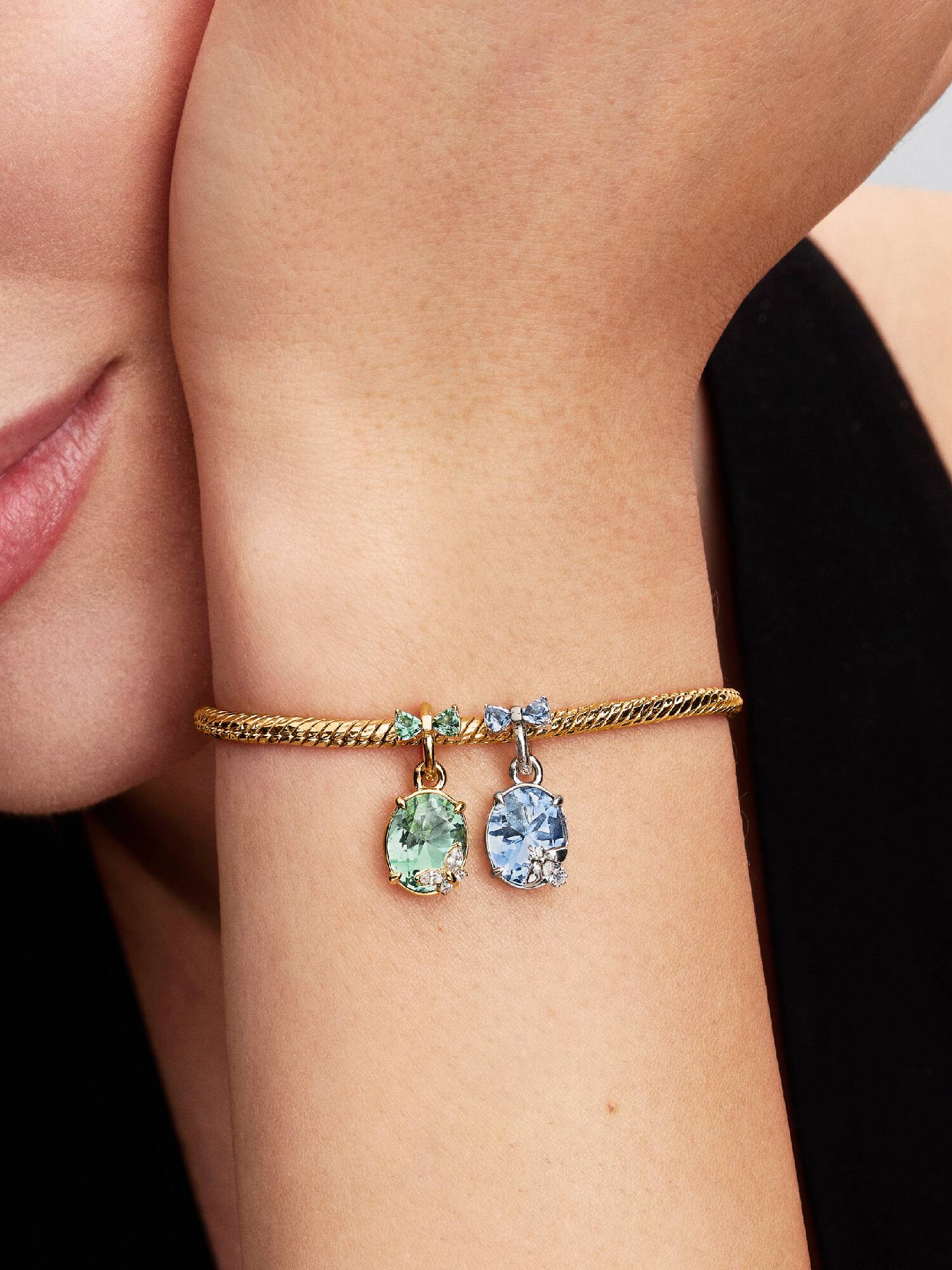 Charm Colgante Divisible Mariposa y Abeja de Los Bridgerton de Netflix