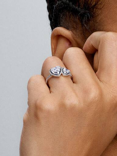 Anillo Corazones Halo Brillante
