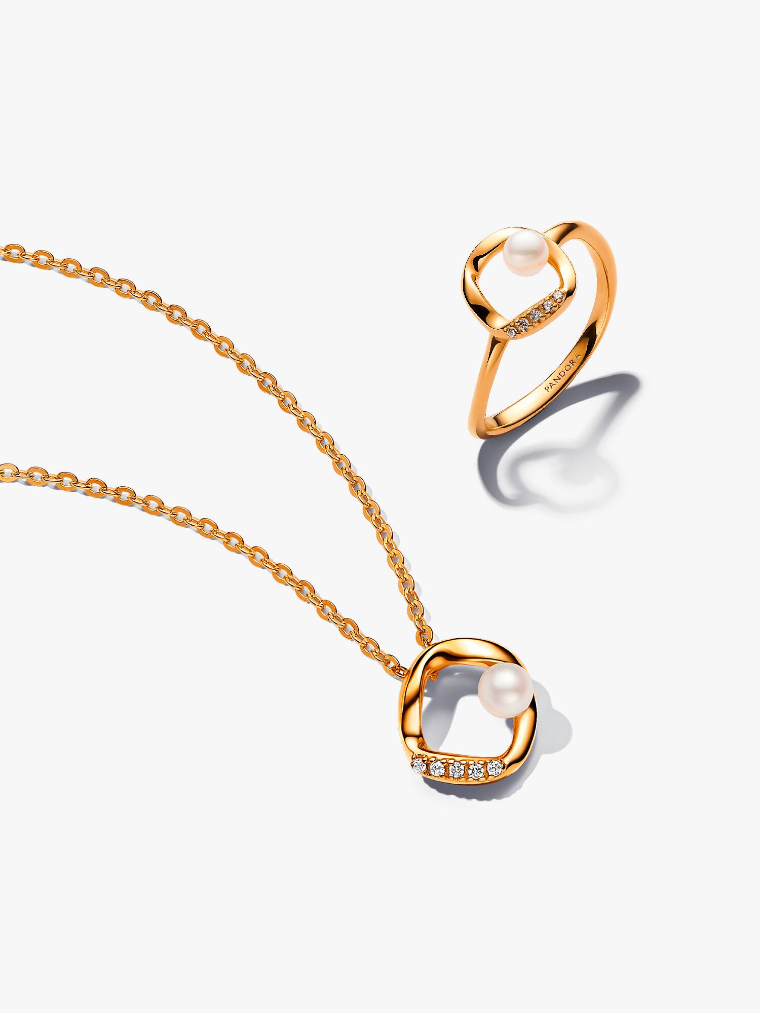 Conjunto de Regalo Collar y Anillo Círculo en Pavé Forma Orgánica y Perla Cultivada de Agua Dulce Tratada