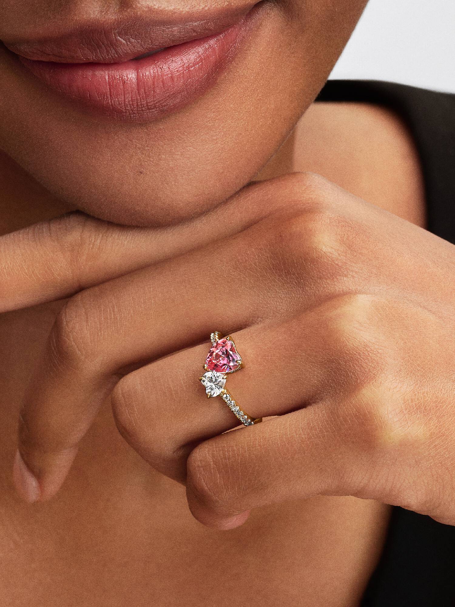 Anillo Brillante Doble Corazón Rosa y Transparente