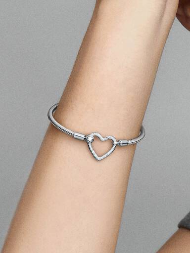 Pulsera Cadena de Serpiente con Cierre de Corazón