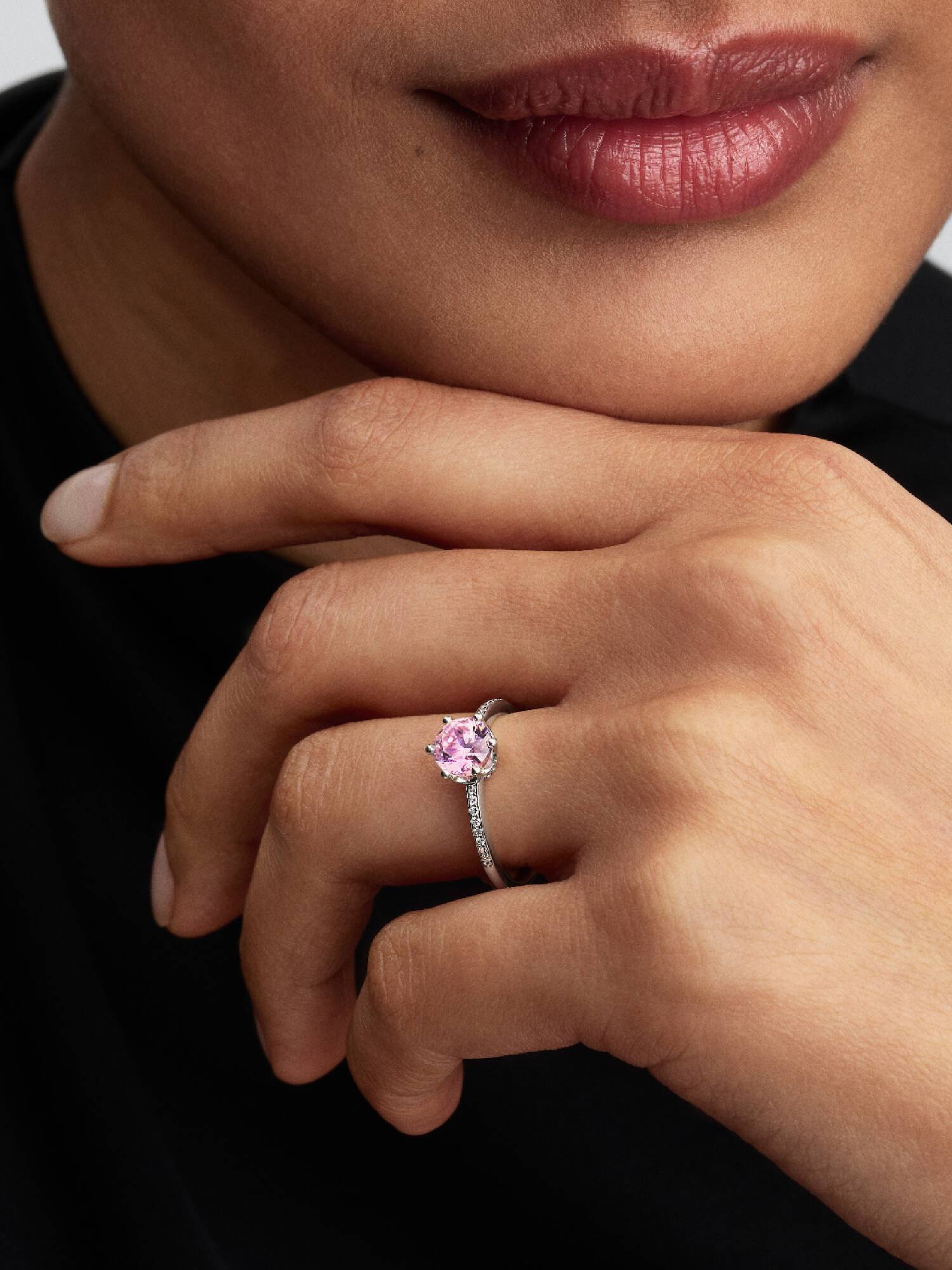 Anillo Solitario Corona Brillante Fucsia