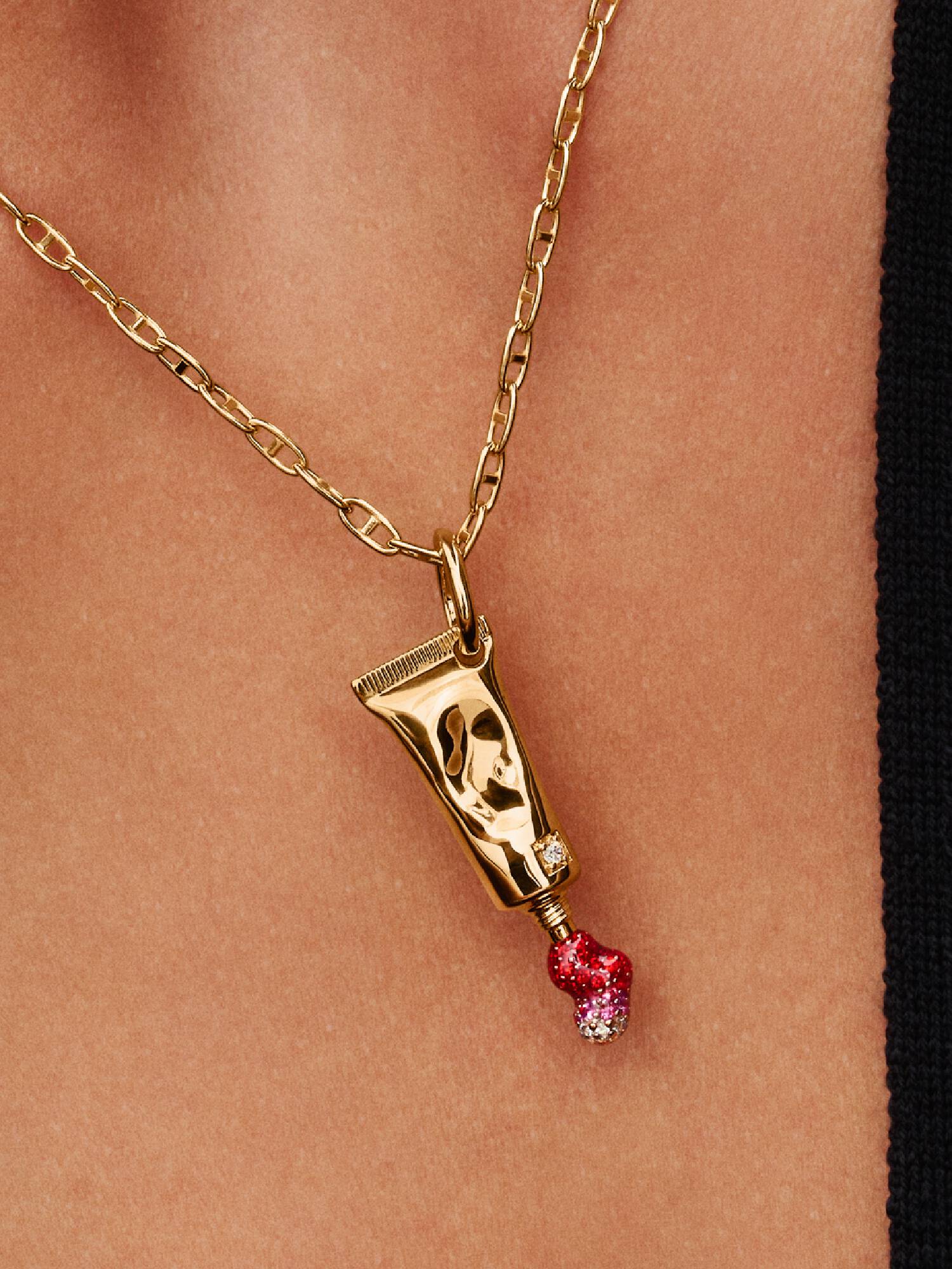 Charm Colgante Tubo Maquillaje de Pat McGrath