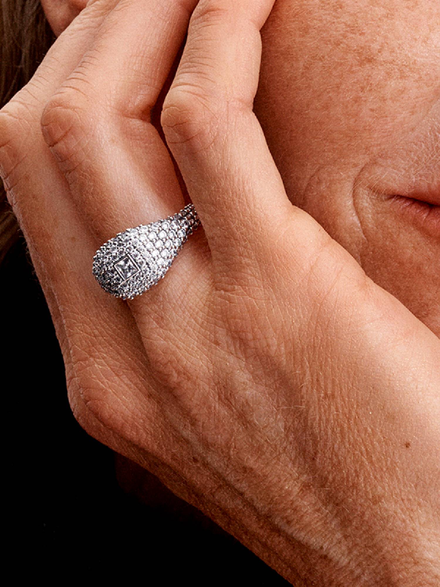 Anillo de Cóctel Cuadrado en Pavé