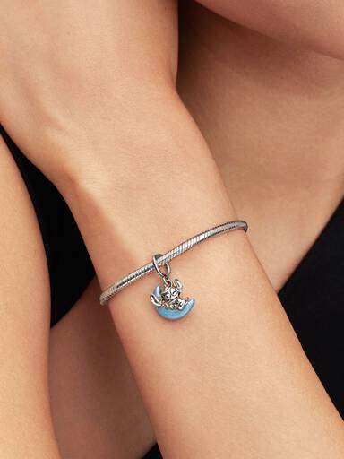 Charm Colgante Luna que brilla en la oscuridad Stitch de Disney