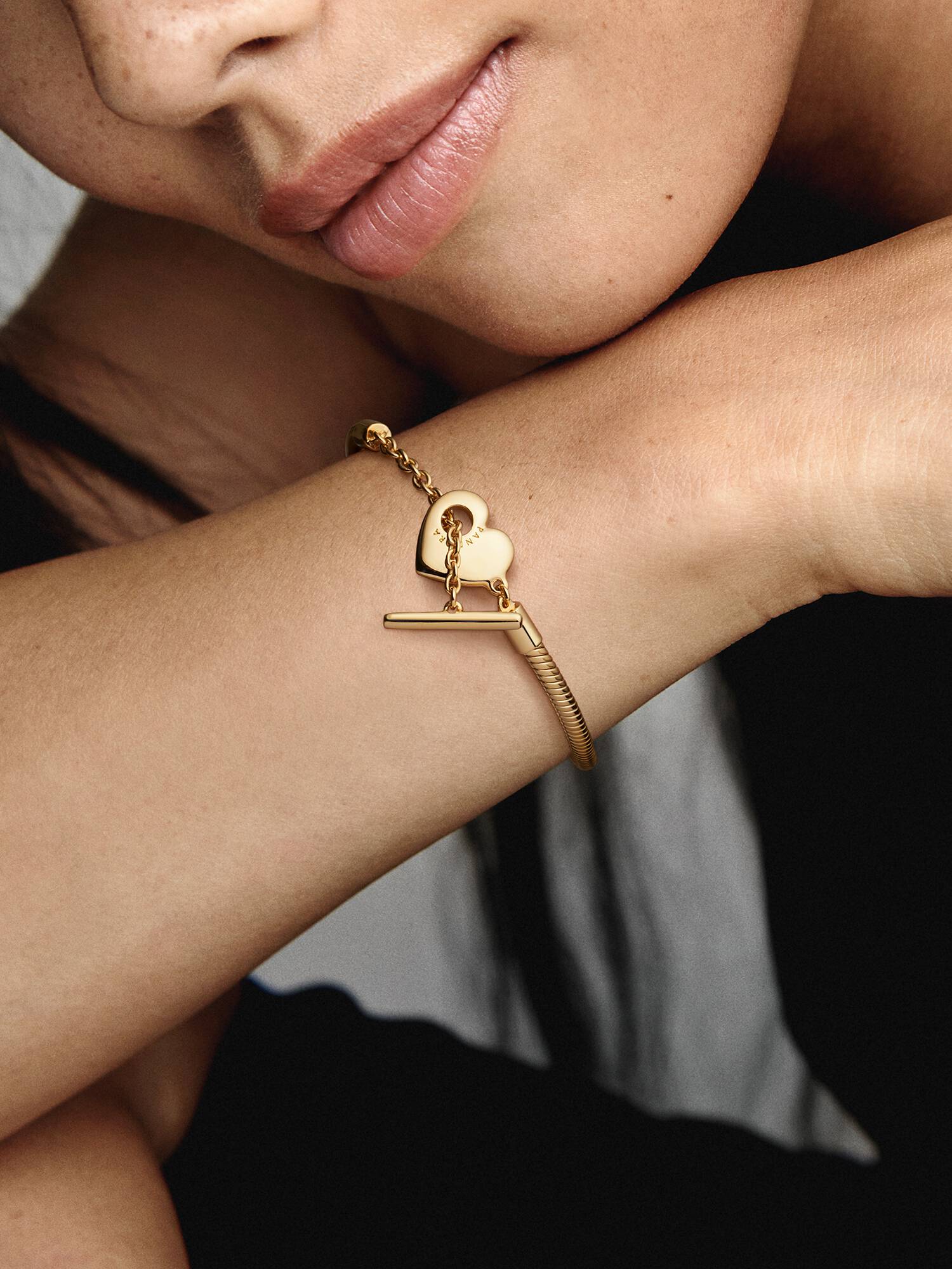 Pulsera de Cadena de Serpiente Barra en T y corazón