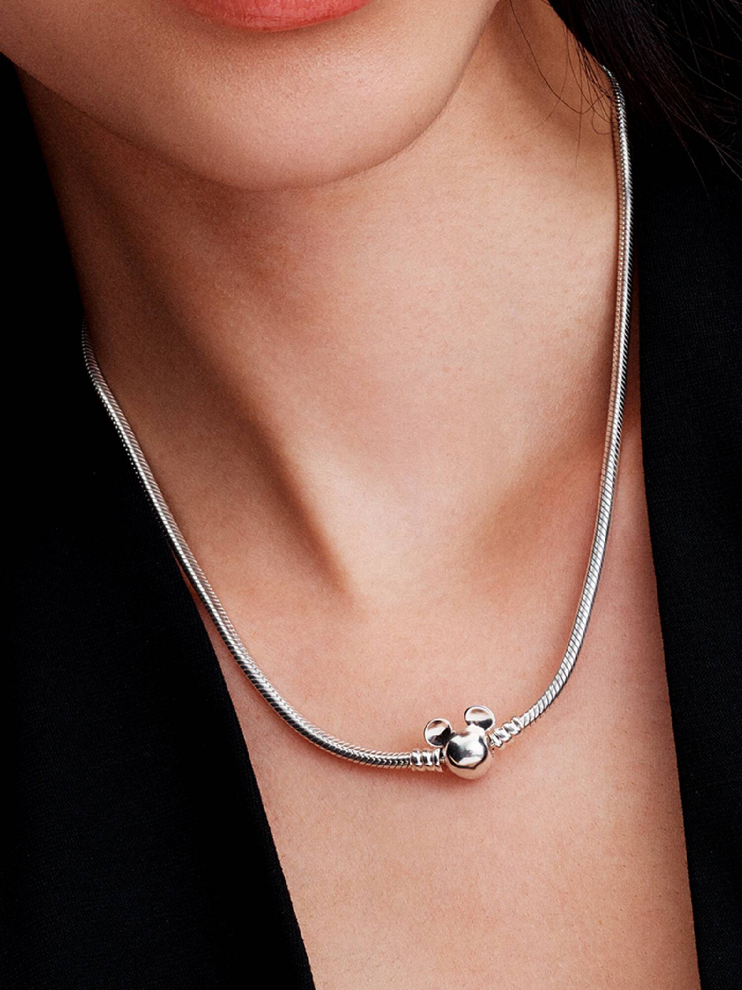 Collar Pandora Moments Cadena de Serpiente con Cierre de Mickey Mouse de Disney