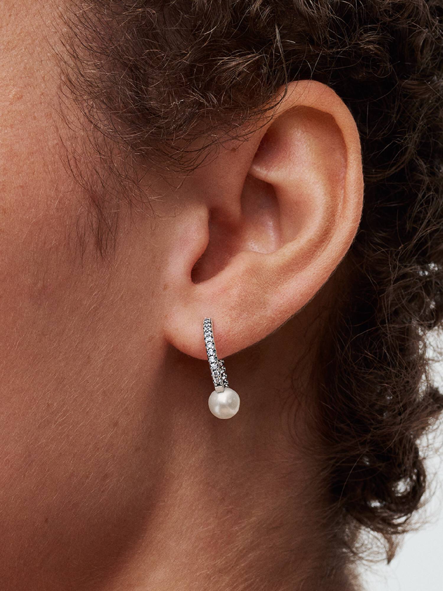 Pendientes de Aro Perla Cultivada de Agua Dulce Tratada y Pavé