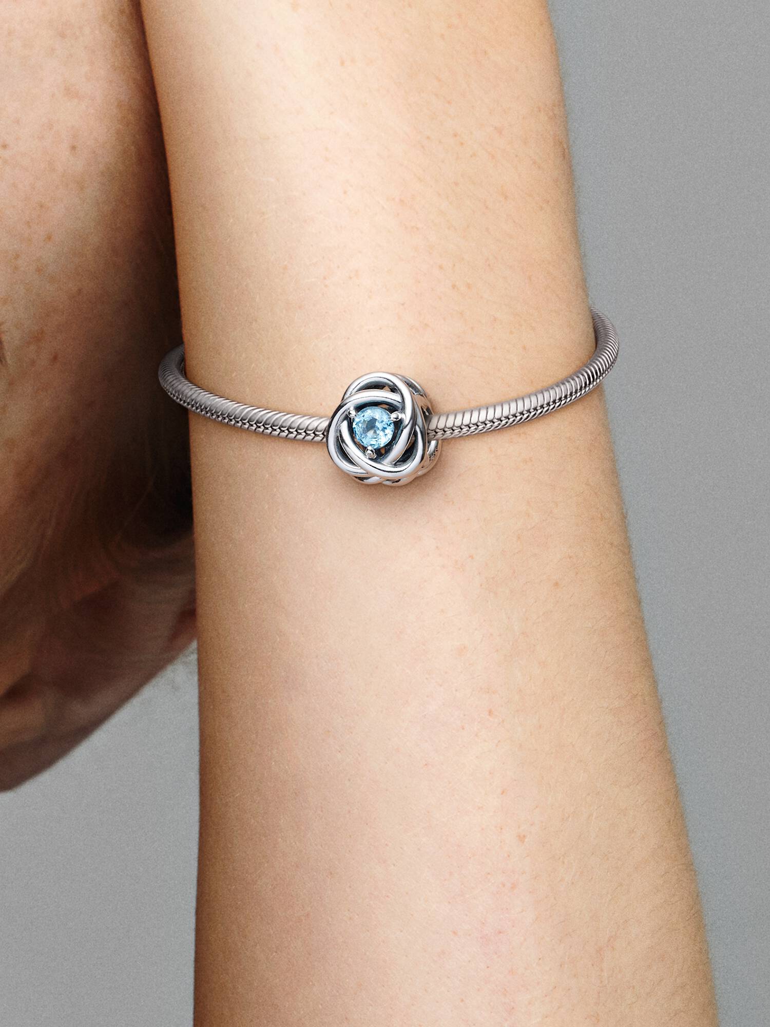 Charm Círculo Eternity Marzo