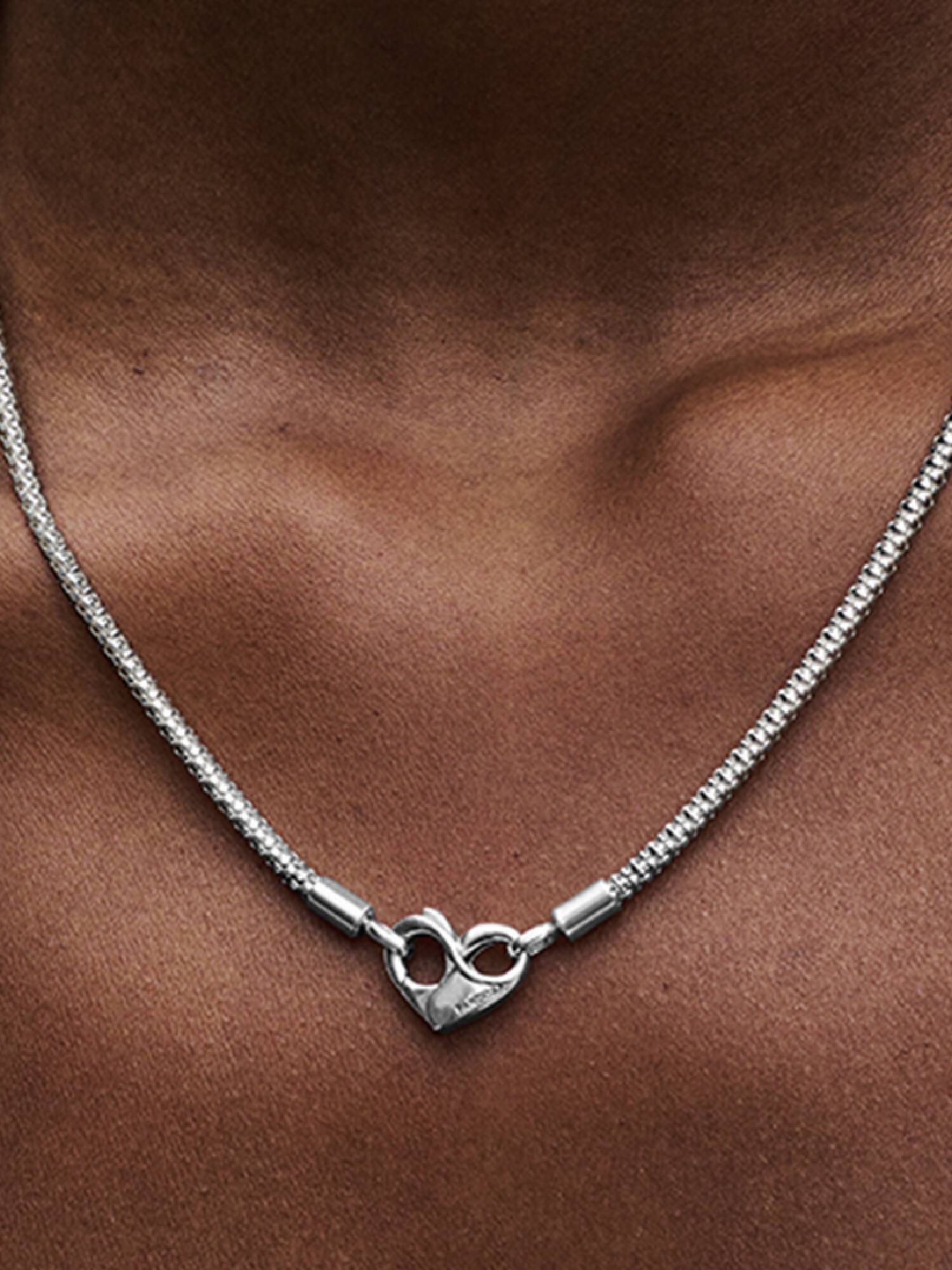 Collar de Cadena de Tachuelas
