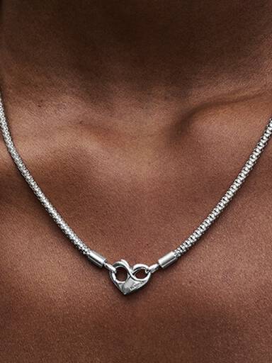 Collar de Cadena de Tachuelas