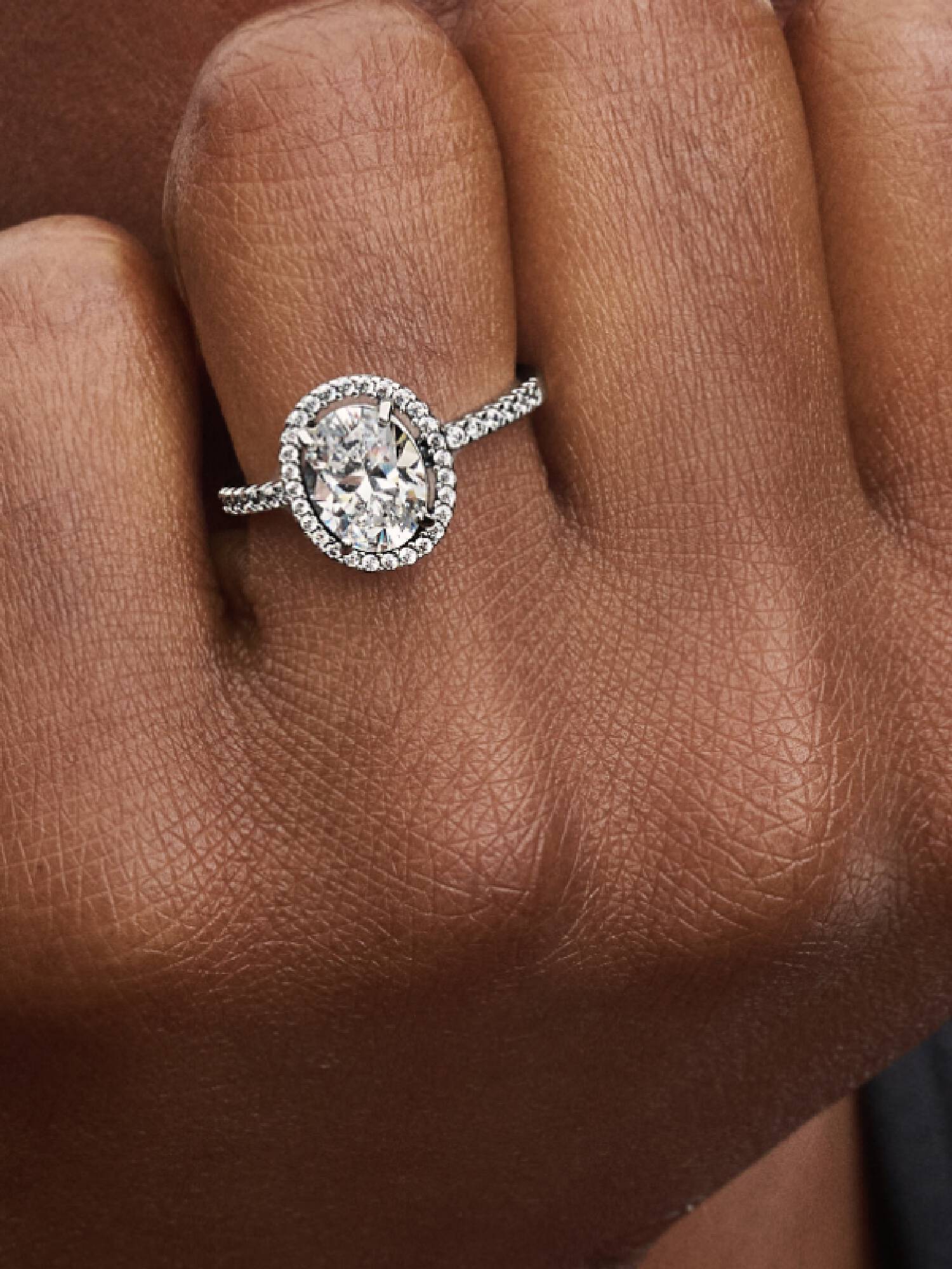 Anillo Halo Ovalado Brillante