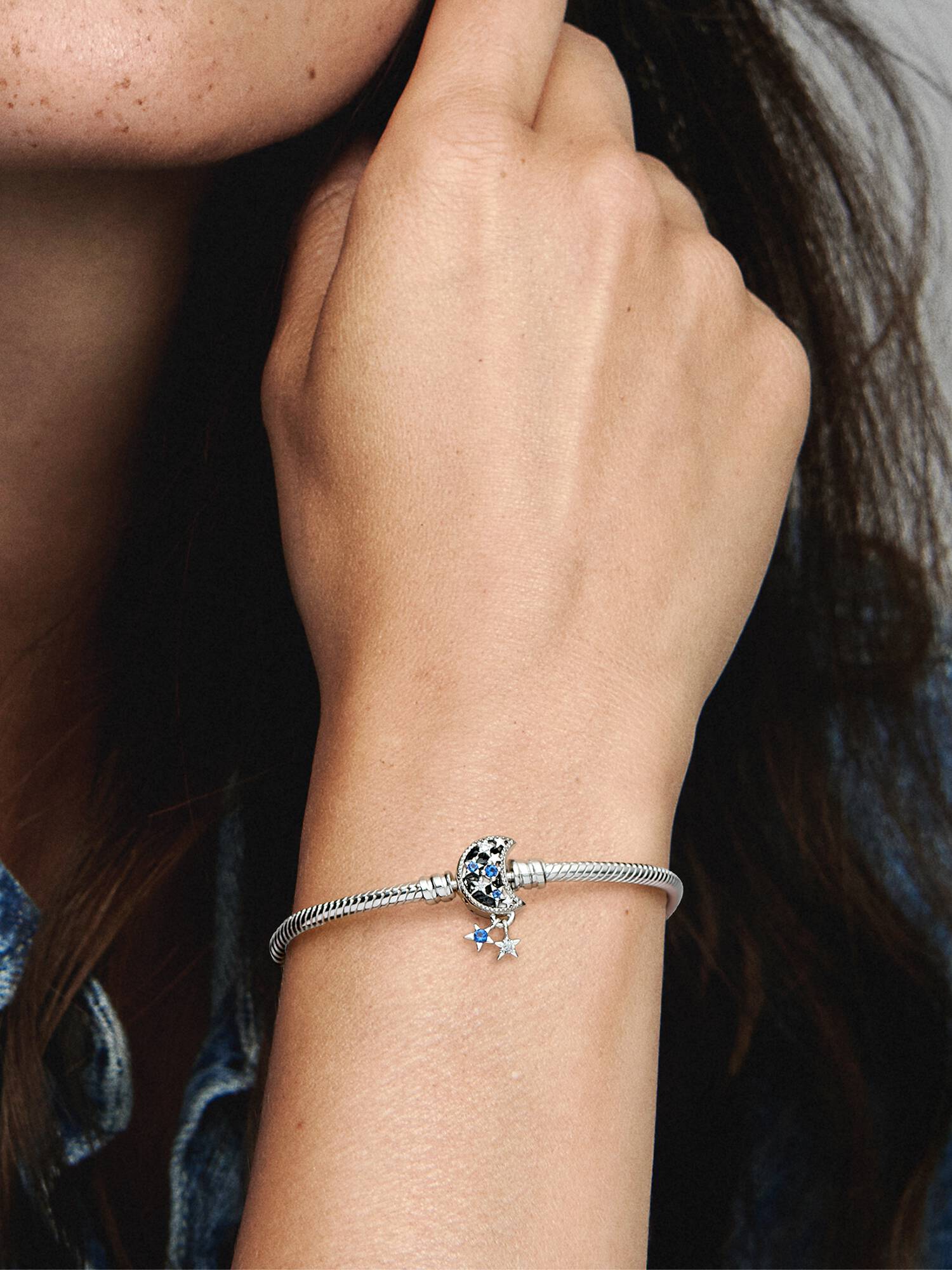 Pulsera de Cadena de Serpiente con Cierre Luna Brillante
