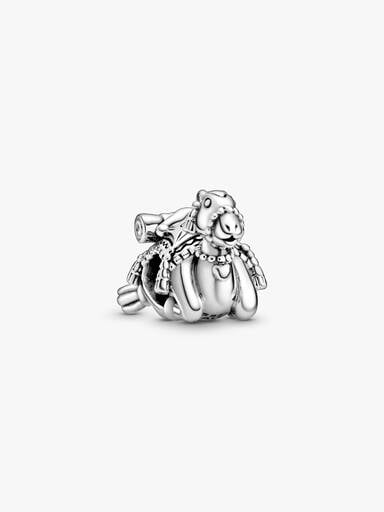 Charm Camello y Borlas